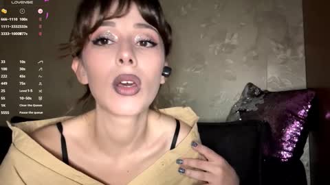 Snapshot of sophiedescoteaux chatting on 10-21-25, 08:42 Mira online show from 10-21-25, 08:42