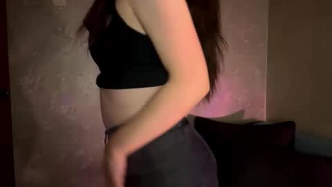 Snapshot of sophiedescoteaux chatting on 11-08-25, 06:18 Mira online show from 11-08-25, 06:18