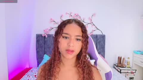 Snapshot of sophiee_velvet chatting on 05-06-26, 12:43 online show from 05-06-26, 12:43