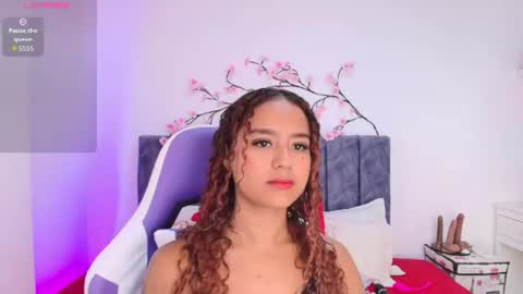 Snapshot of sophiee_velvet chatting on 06-23-26, 06:06 online show from 06-23-26, 06:06