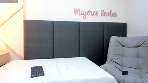 sophieharris__ online show from 12-13-24, 09:20