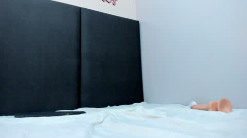sophieharris__ online show from 01-24-25, 10:51