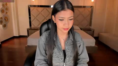 Sophie Houston online show from 04-22-26, 03:31