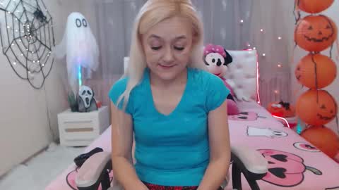 sophiekittyy online show from 10-11-25, 06:45