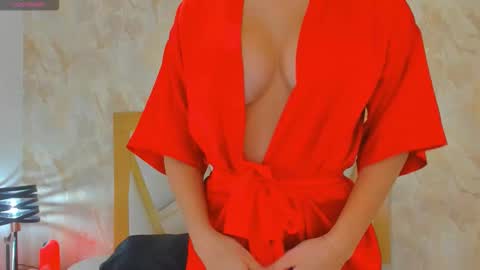 Sophie online show from 12-21-25, 01:40