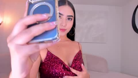 Snapshot of sophielanne chatting on 02-14-26, 08:27 Sophie online show from 02-14-26, 08:27