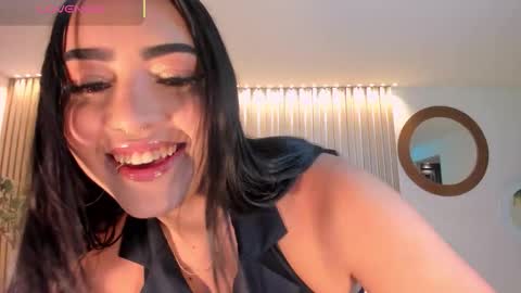 Snapshot of sophielanne chatting on 03-25-26, 03:45 Sophie online show from 03-25-26, 03:45
