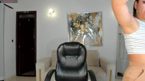 Snapshot of sophielanne chatting on 04-12-26, 11:21 Sophie online show from 04-12-26, 11:21