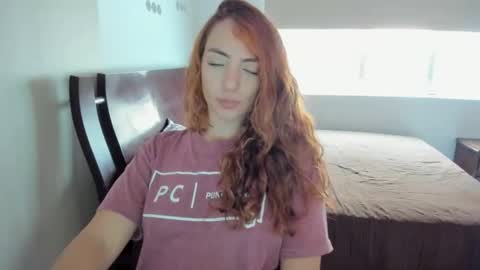 Snapshot of sophielatina chatting on 12-16-25, 06:57 Sophia online show from 12-16-25, 06:57