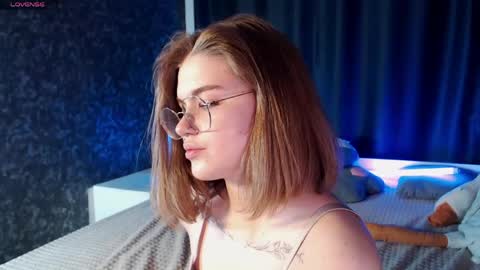 Snapshot of sophiemure chatting on 04-29-26, 08:37 Sophie online show from 04-29-26, 08:37