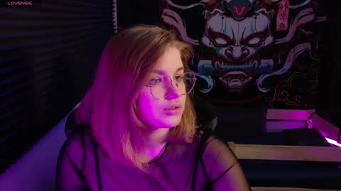 Snapshot of sophiemure chatting on 05-09-26, 08:58 Sophie online show from 05-09-26, 08:58