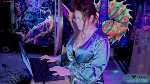 Sophie online show from 05-14-26, 08:21