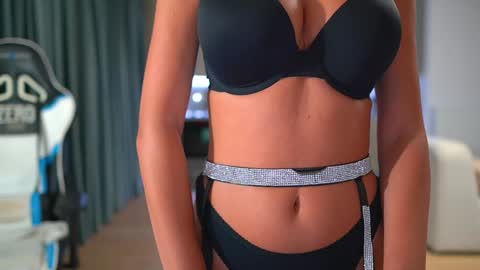 Snapshot of sophiesticate chatting on 10-23-25, 08:07 online show from 10-23-25, 08:07