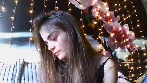 Snapshot of sophiesuvi chatting on 01-05-25, 11:15 Sophie and my bestie Mandy online show from 01-05-25, 11:15