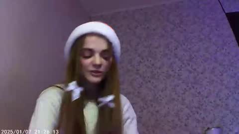 Snapshot of sophiesuvi chatting on 01-06-25, 11:09 Sophie and my bestie Mandy online show from 01-06-25, 11:09