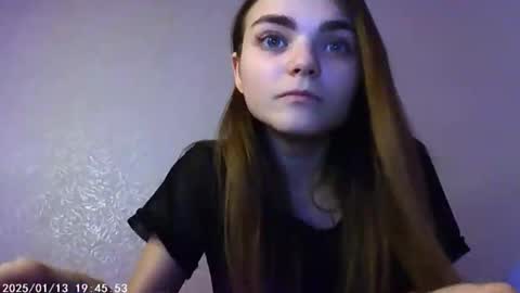 Snapshot of sophiesuvi chatting on 01-12-25, 09:29 Sophie and my bestie Mandy online show from 01-12-25, 09:29