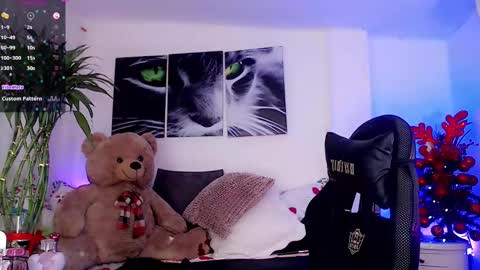 Sophie Sweet online show from 12-28-24, 06:29