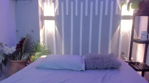 SOPHY ROGERS online show from 12-19-24, 11:39