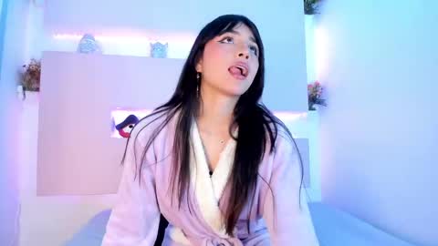 SOPHY ROGERS online show from 02-18-25, 02:49