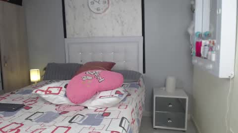 Sofia  online show from 12-18-24, 06:57