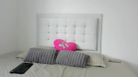 Sofia  online show from 10-21-25, 09:15