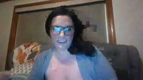 Snapshot of sotamom chatting on 01-02-25, 12:45 NaughtyMommy online show from 01-02-25, 12:45