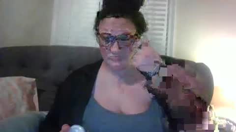 Snapshot of sotamom chatting on 01-10-25, 01:21 NaughtyMommy online show from 01-10-25, 01:21