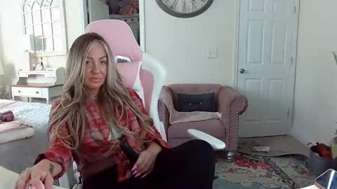 Snapshot of southernbarbii chatting on 01-17-25, 09:06 Your Barbii online show from 01-17-25, 09:06