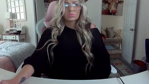 Snapshot of southernbarbii chatting on 02-11-25, 02:57 Your Barbii online show from 02-11-25, 02:57