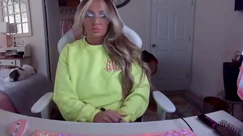 Snapshot of southernbarbii chatting on 02-11-25, 09:14 Your Barbii online show from 02-11-25, 09:14