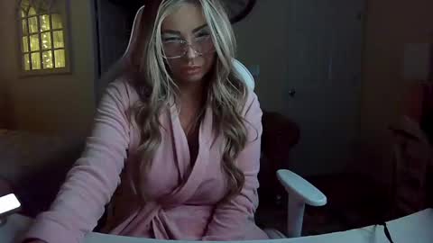 Snapshot of southernbarbii chatting on 02-20-25, 10:37 Your Barbii online show from 02-20-25, 10:37