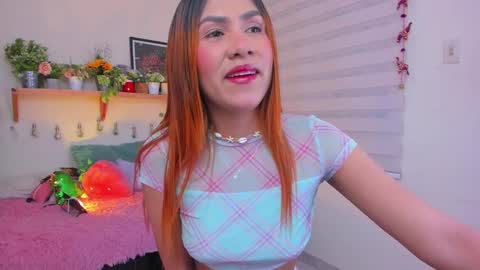 Snapshot of soy_sarah chatting on 03-01-25, 06:57 Sarah Valentina online show from 03-01-25, 06:57