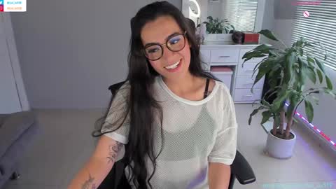 Snapshot of soyabby_ chatting on 12-28-24, 10:23 Luisa online show from 12-28-24, 10:23