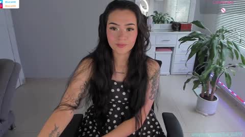 Snapshot of soyabby_ chatting on 12-29-24, 04:40 Luisa online show from 12-29-24, 04:40