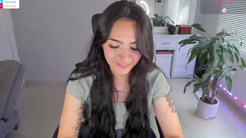 Snapshot of soyabby_ chatting on 12-30-24, 08:58 Luisa online show from 12-30-24, 08:58