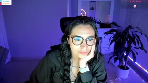 Snapshot of soyabby_ chatting on 01-08-25, 03:40 Luisa online show from 01-08-25, 03:40