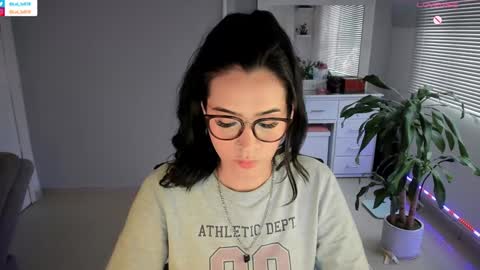 Snapshot of soyabby_ chatting on 01-08-25, 10:16 Luisa online show from 01-08-25, 10:16