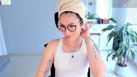 Snapshot of soyabby_ chatting on 01-20-25, 07:25 Luisa online show from 01-20-25, 07:25
