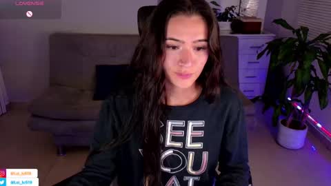 Snapshot of soyabby_ chatting on 02-18-25, 03:31 Luisa online show from 02-18-25, 03:31