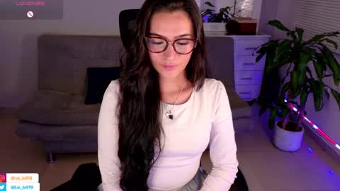 Snapshot of soyabby_ chatting on 02-19-25, 01:40 Luisa online show from 02-19-25, 01:40
