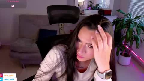Snapshot of soyabby_ chatting on 02-19-25, 10:53 Luisa online show from 02-19-25, 10:53