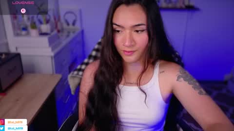 Luisa    online show from 11-19-25, 05:02