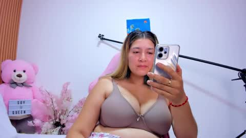SoyQueen online show from 05-09-26, 04:06