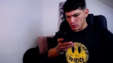Snapshot of soyraydimarco_ chatting on 12-27-24, 06:20 RayDimarco independent model online show from 12-27-24, 06:20