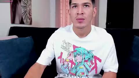 Snapshot of soyraydimarco_ chatting on 10-03-25, 01:52 RayDimarco independent model online show from 10-03-25, 01:52