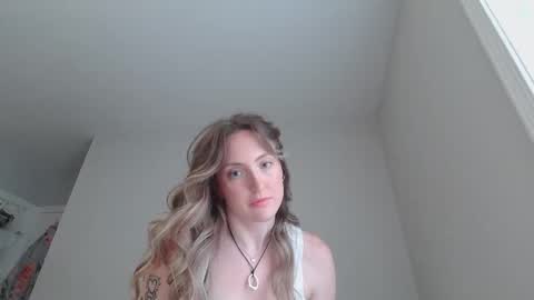 Snapshot of sp8cebunni99 chatting on 09-16-25, 07:15 Margo online show from 09-16-25, 07:15