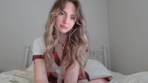 Snapshot of sp8cebunni99 chatting on 09-19-25, 06:30 Margo online show from 09-19-25, 06:30