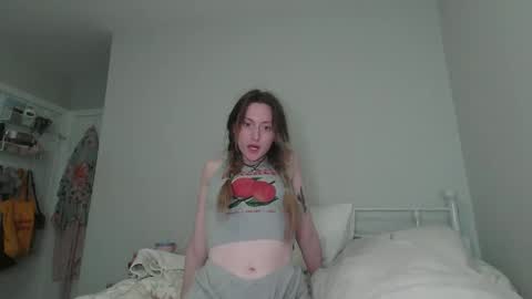 Snapshot of sp8cebunni99 chatting on 10-04-25, 01:14 Margo online show from 10-04-25, 01:14