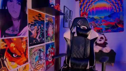 Snapshot of space__kittyy chatting on 12-17-24, 09:49 Val online show from 12-17-24, 09:49