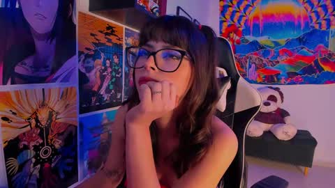 Snapshot of space__kittyy chatting on 12-27-24, 08:45 Val online show from 12-27-24, 08:45